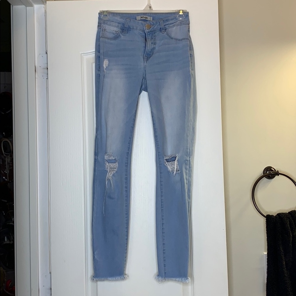 Size 0 ripped skinny jeans